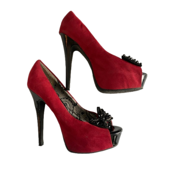DOLLHOUSE Serenade Suede Like Red Womens 6.5 Black Bow Peep Toe Stilleto Heel - Picture 1 of 10